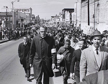 Leaving Selma and approaching the Edmund Pettus Bridge where previous marchers were beaten.